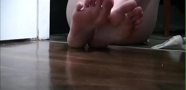  Little Red has Sexy feet with cute toes and wrinkles soles